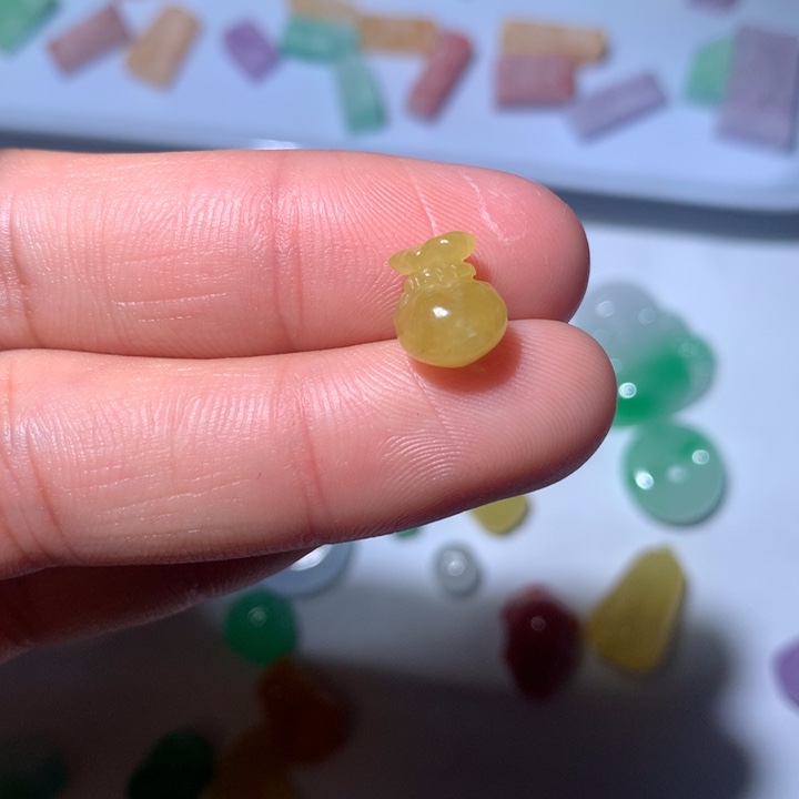 翡翠未镶嵌颈饰挂件