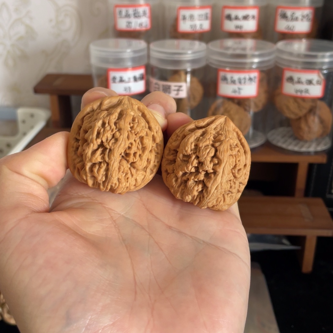 文玩核桃吊坠O**O粗筋