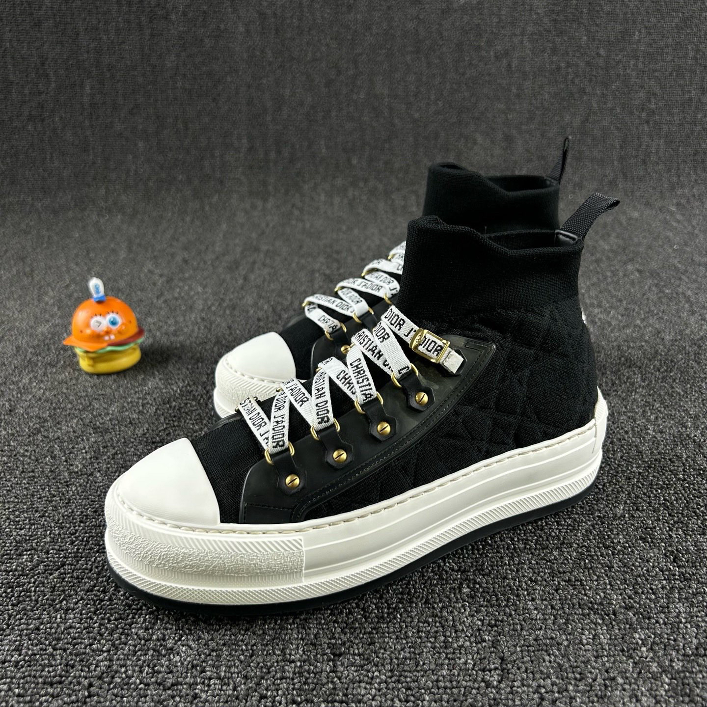 95新 DIOR/迪奥 高帮板鞋36码 HB4141 公价：9.2k