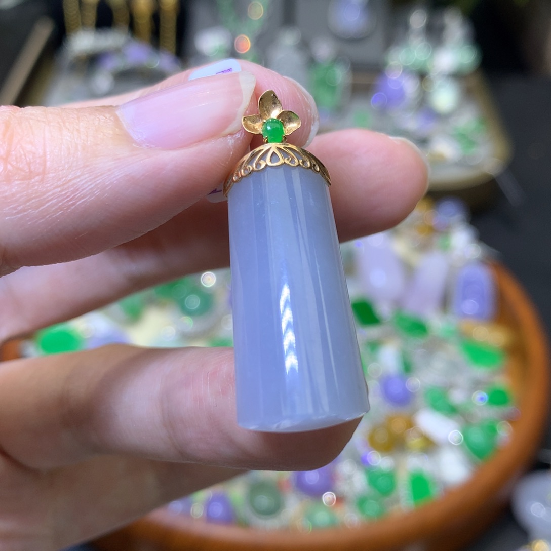 颈饰18K金镶嵌翡翠