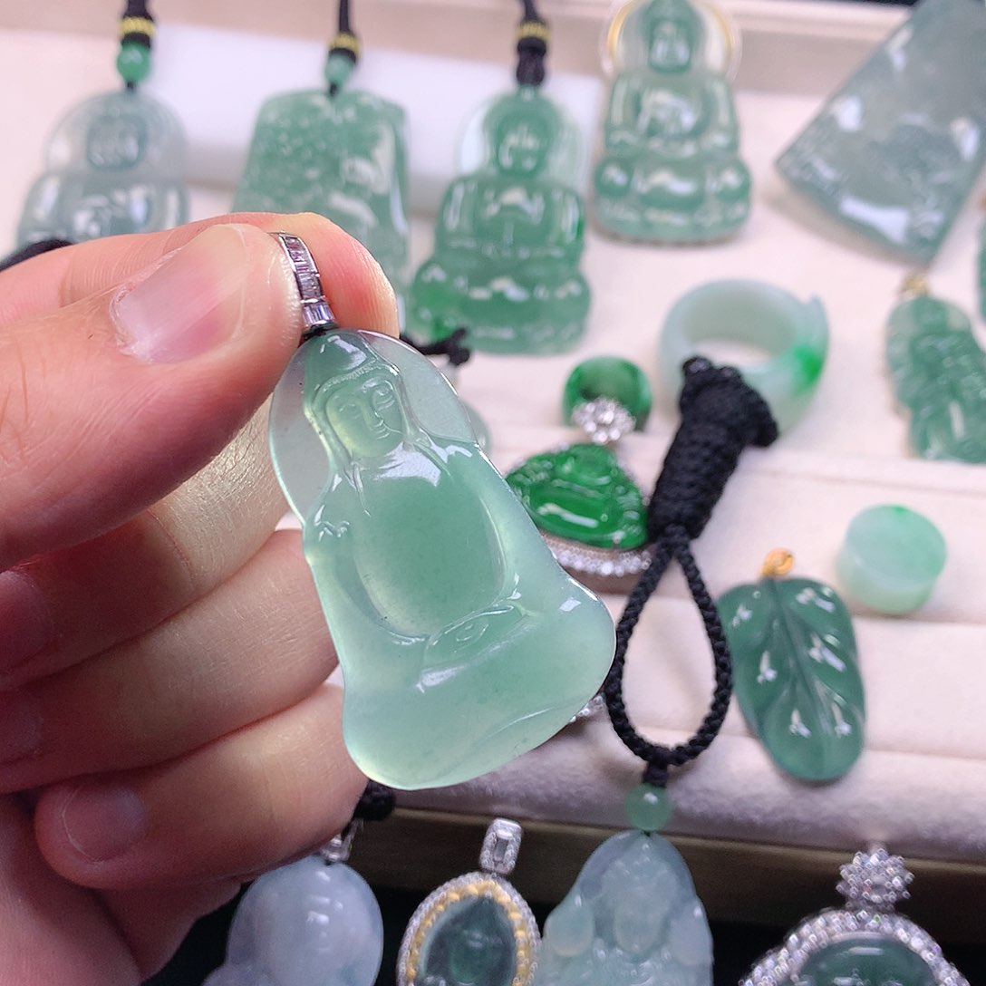 翡翠颈饰未镶嵌翡翠