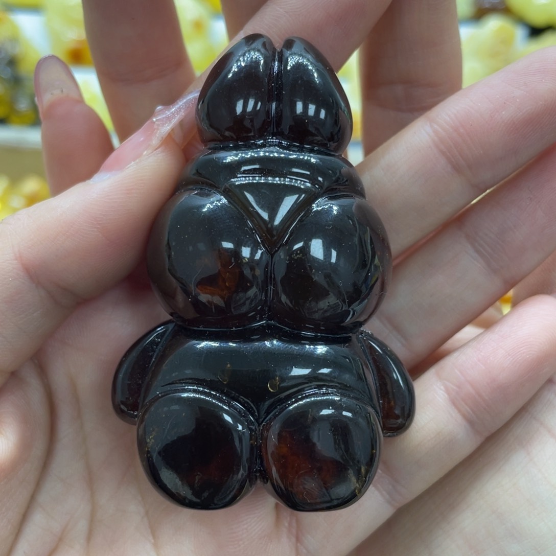 琥珀裸石未镶嵌38.8克兔子