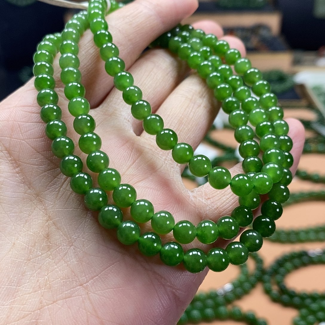 颈饰未镶嵌和田玉（碧玉）5.5mm辣绿