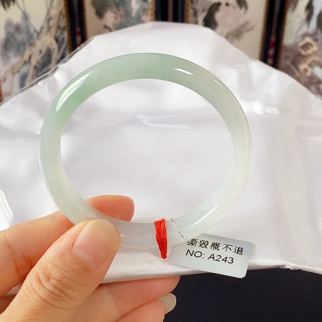 未镶嵌手镯翡翠手镯