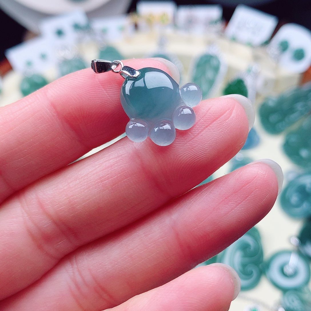 翡翠颈饰未镶嵌吊坠