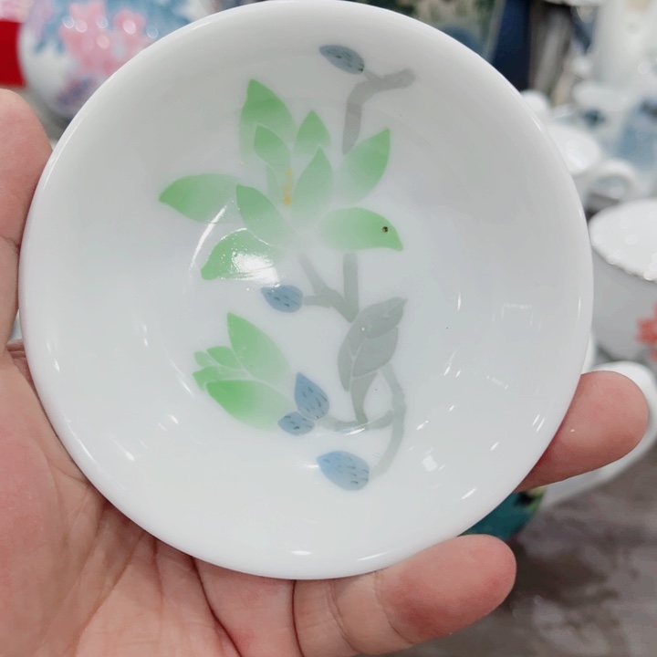 杯釉下五彩的瓷器和瓷器