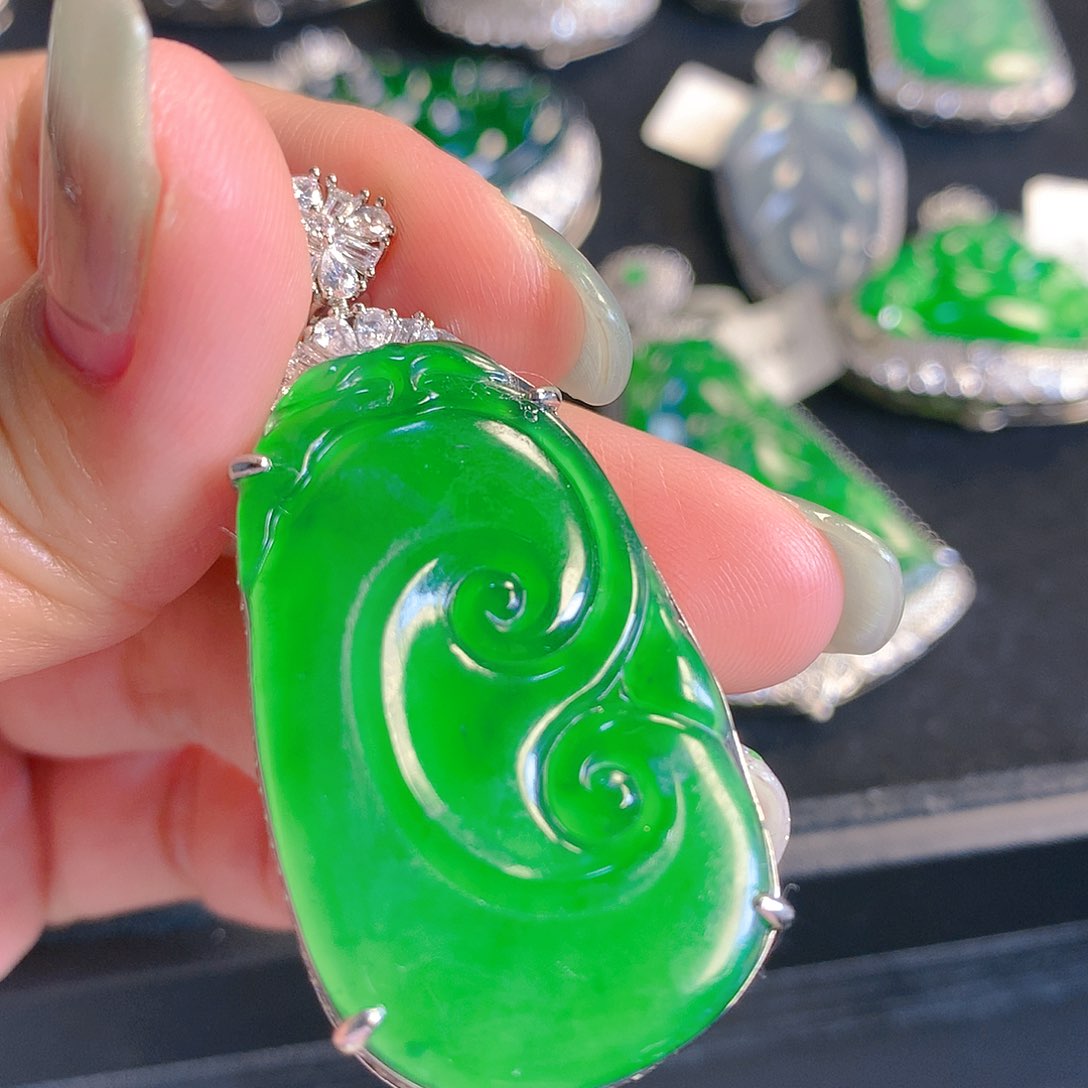 翡翠颈饰未镶嵌翡翠