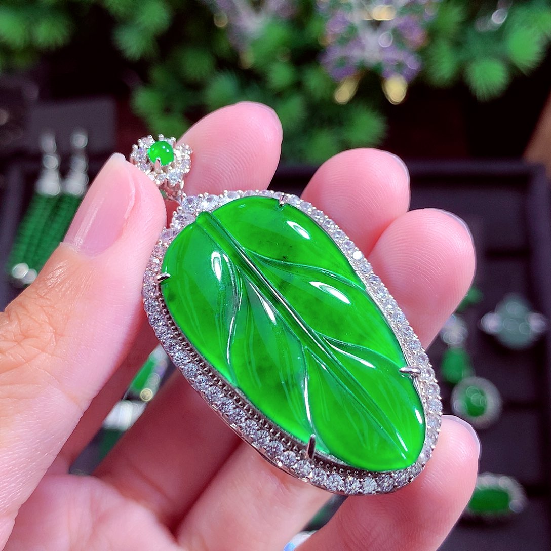 颈饰未镶嵌翡翠天然