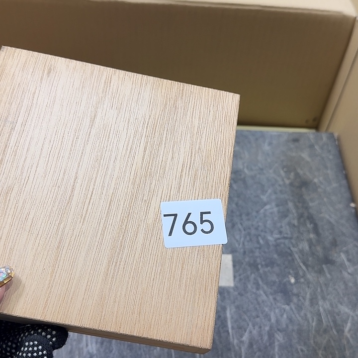 Y***i瓷片很好看盘子里