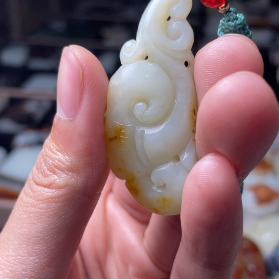 颈饰未镶嵌和田玉（糖玉）