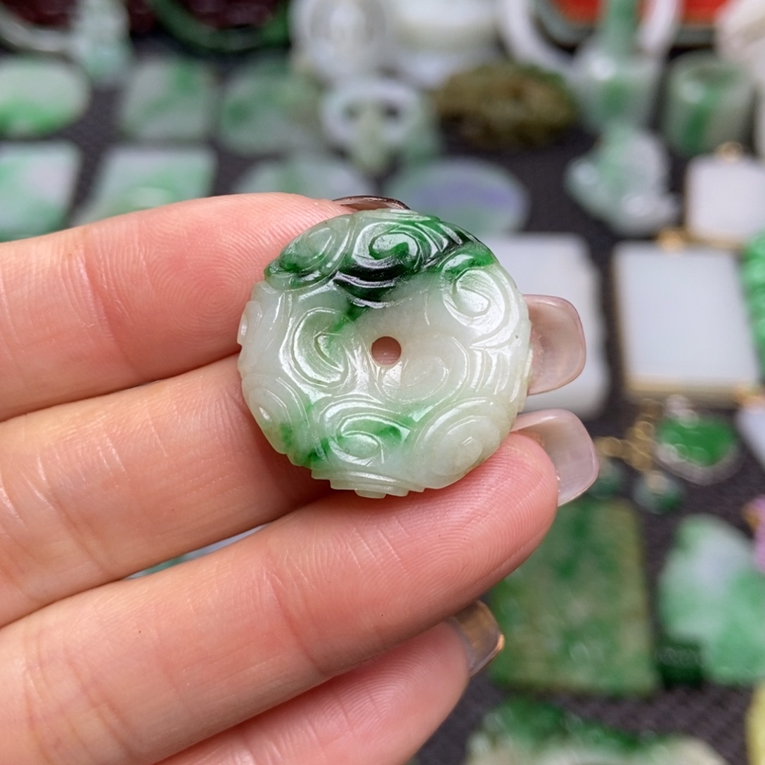 翡翠未镶嵌挂件清
