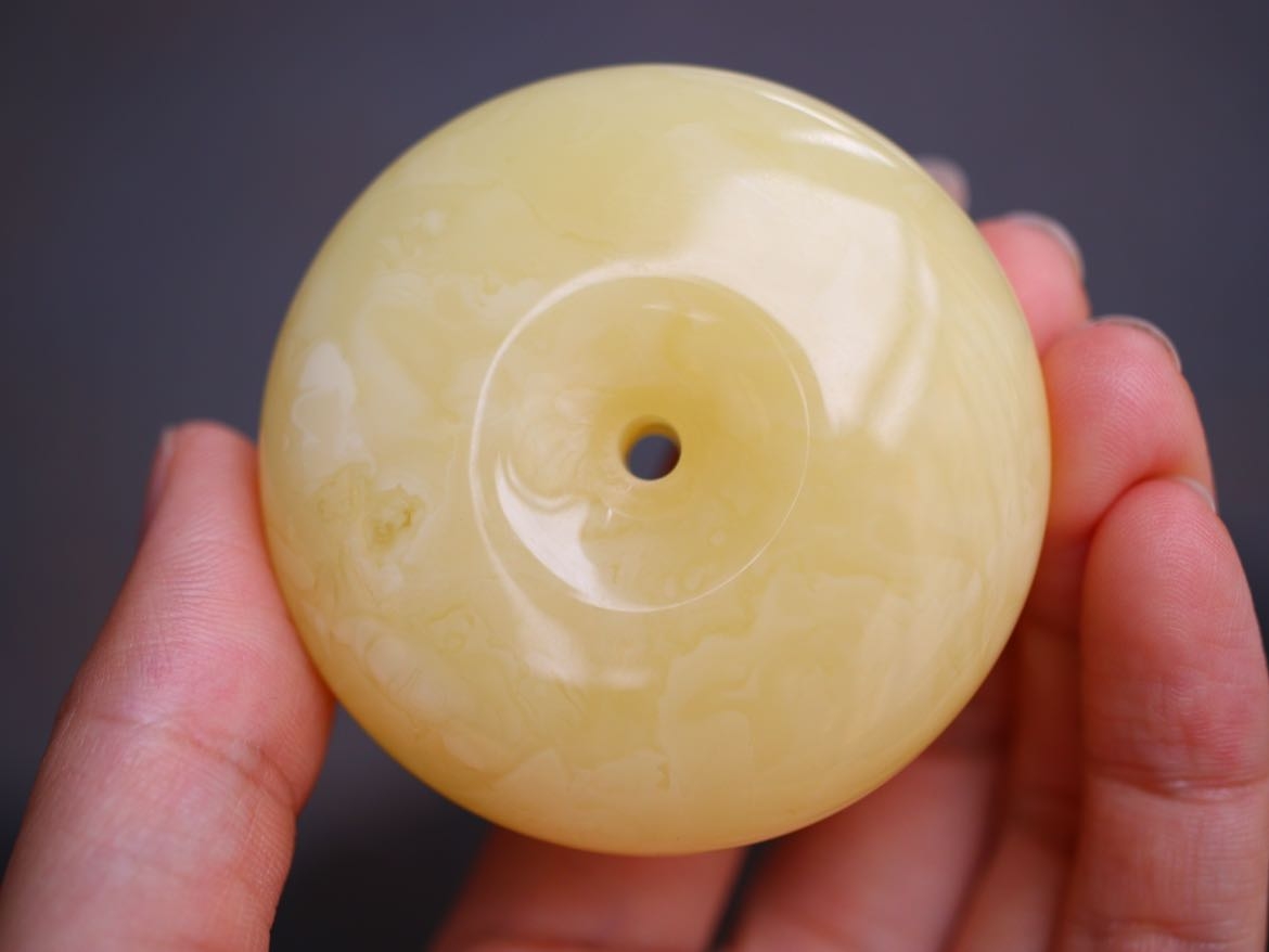 精品天然原矿白花蜜蜡平安扣 54.7*20mm  39.58