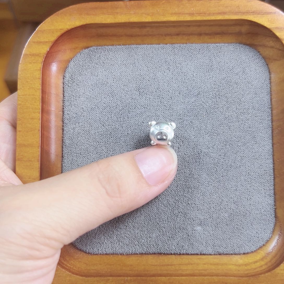 玻璃足银横穿小猪