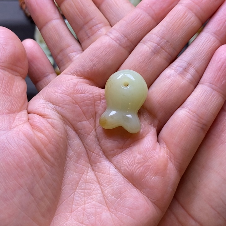 月***茉和田玉未镶嵌颈饰