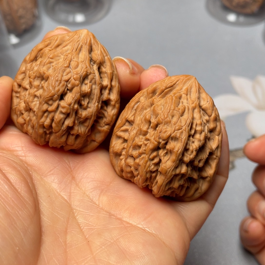 【闪购商品】文玩核桃吊坠虎头王………