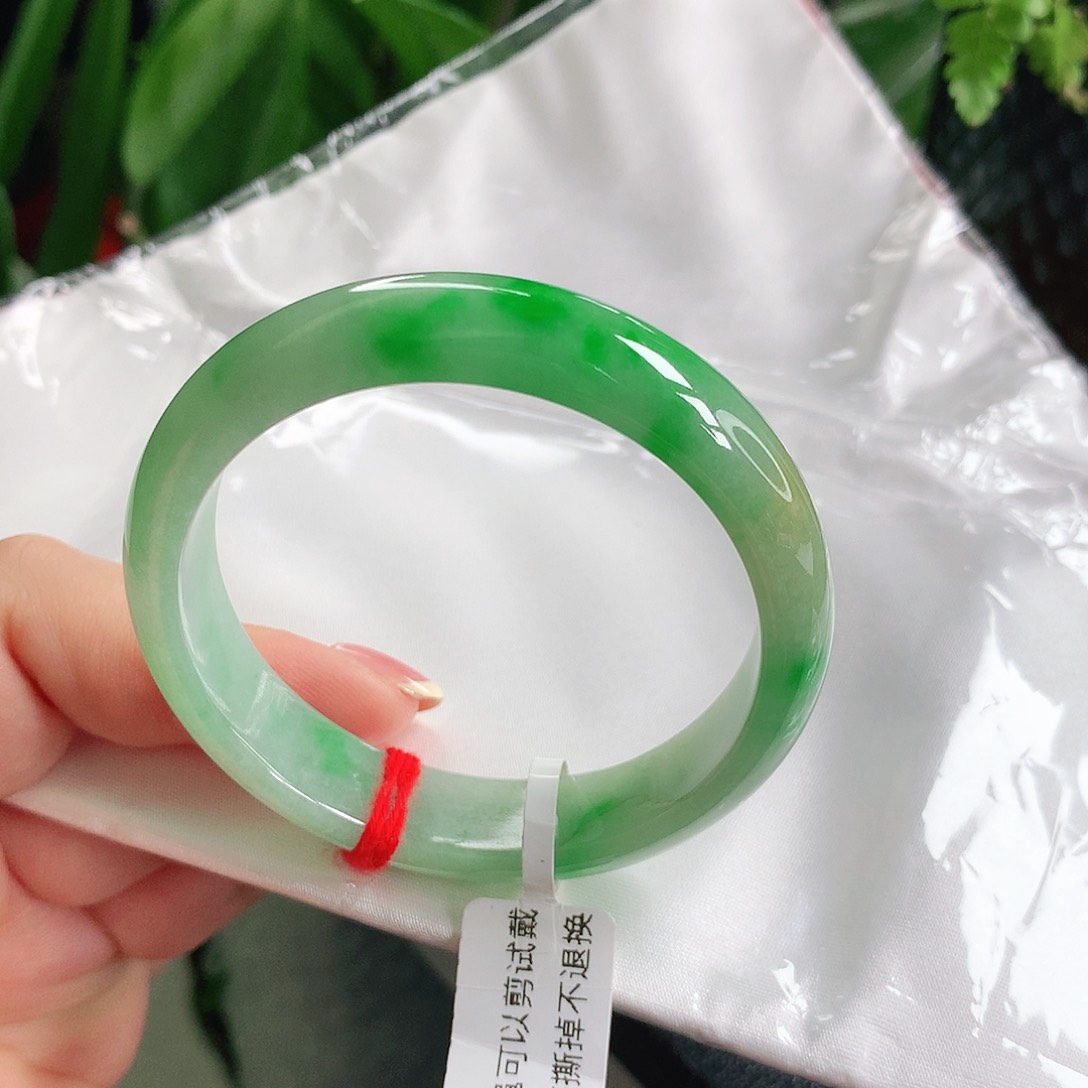 翡翠未镶嵌手镯辣阳绿14捡漏