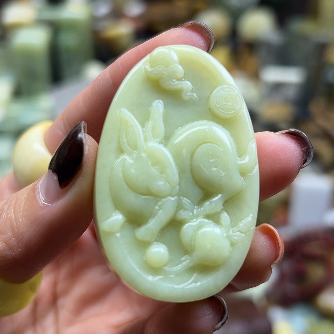 岫玉未镶嵌颈饰辽阳料兔兔