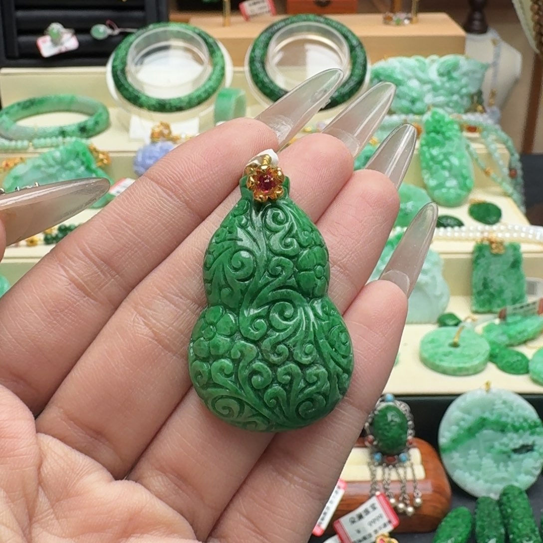 美***姿翡翠未镶嵌颈饰翡翠吊坠