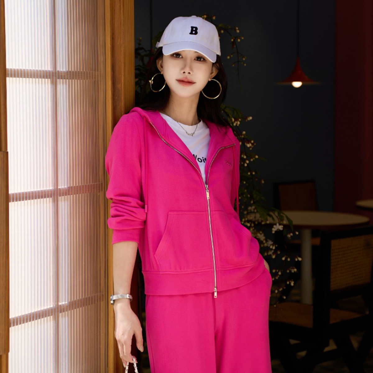 ToyzY25新款活力松弛连帽卫衣外套女ZC35110090