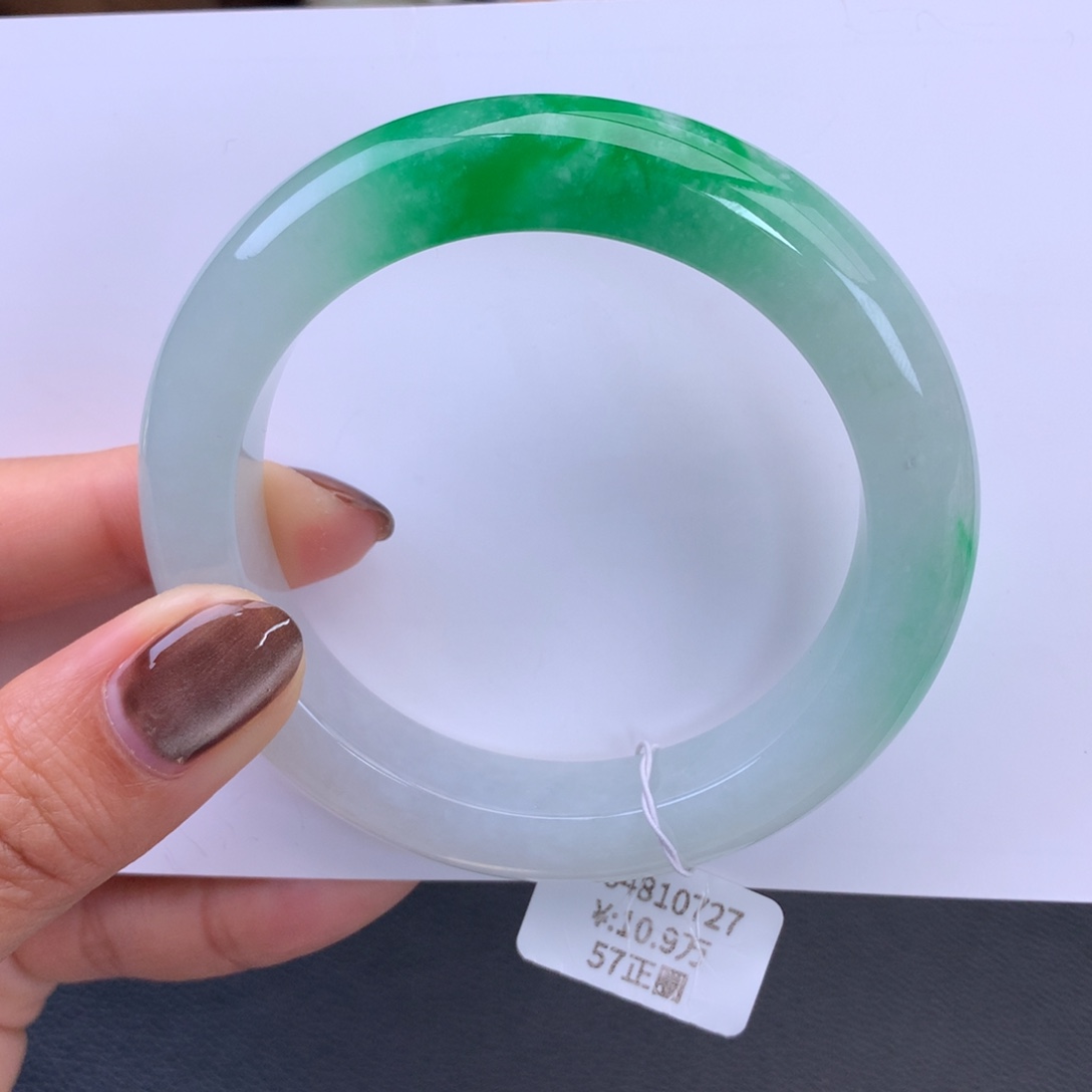 翡翠手镯未镶嵌糯冰辣绿手镯