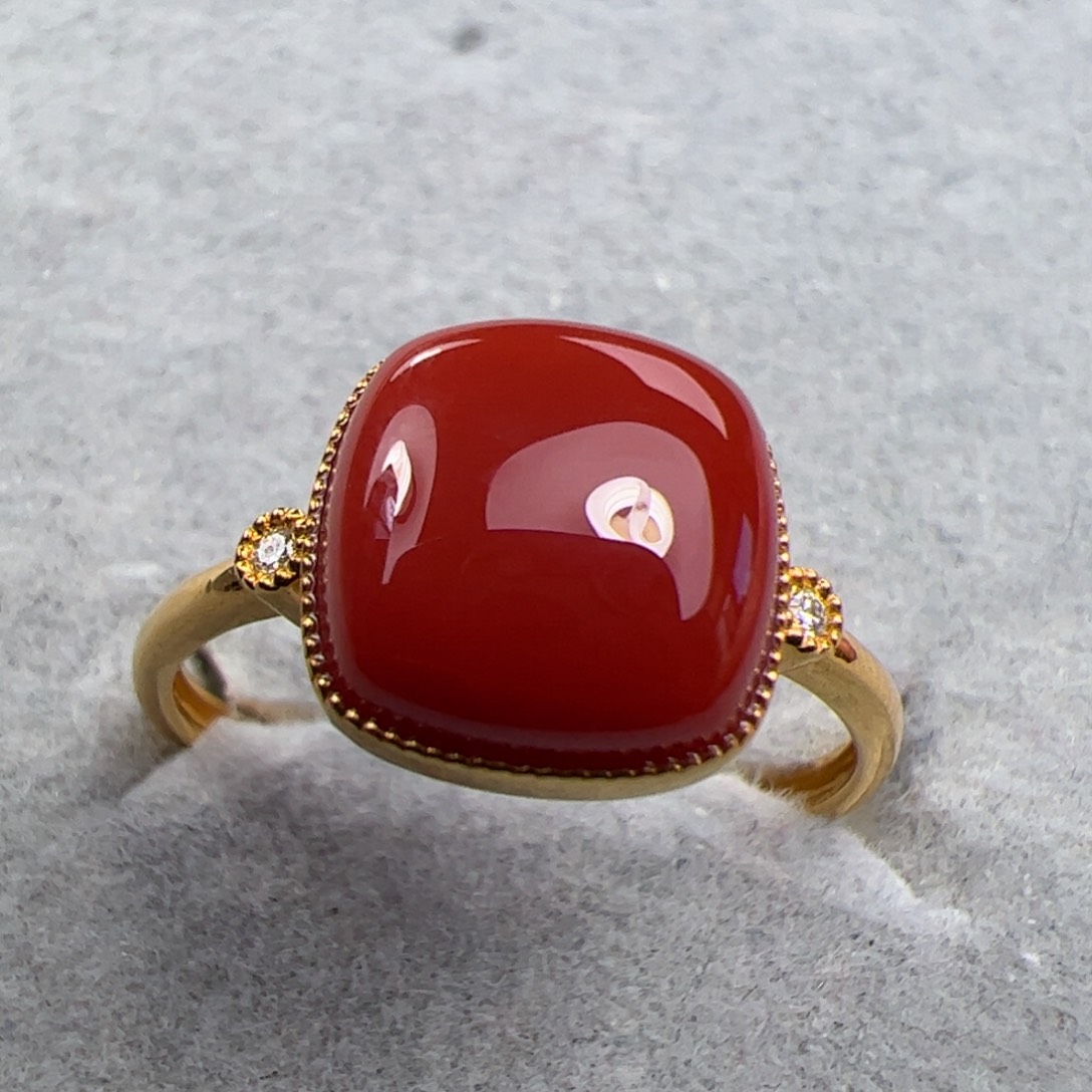 18K金镶嵌戒指南红玛瑙