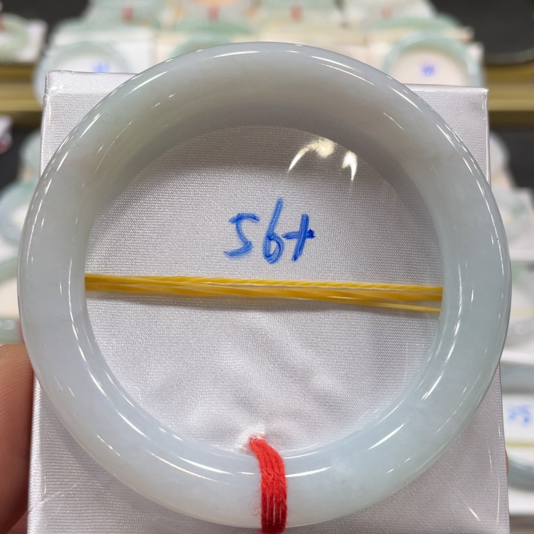 翡翠手镯未镶嵌翡翠手镯