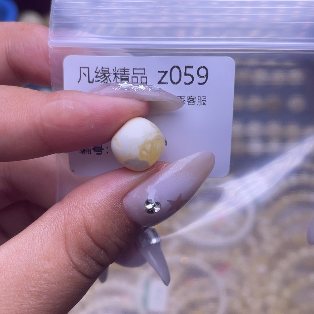 琥珀未镶嵌裸石琥珀