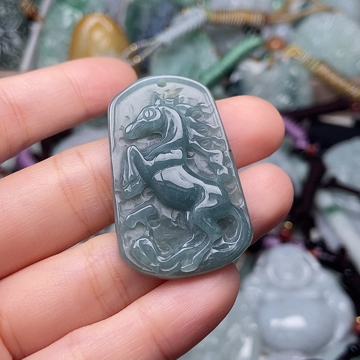 厄***页翡翠未镶嵌颈饰翡翠