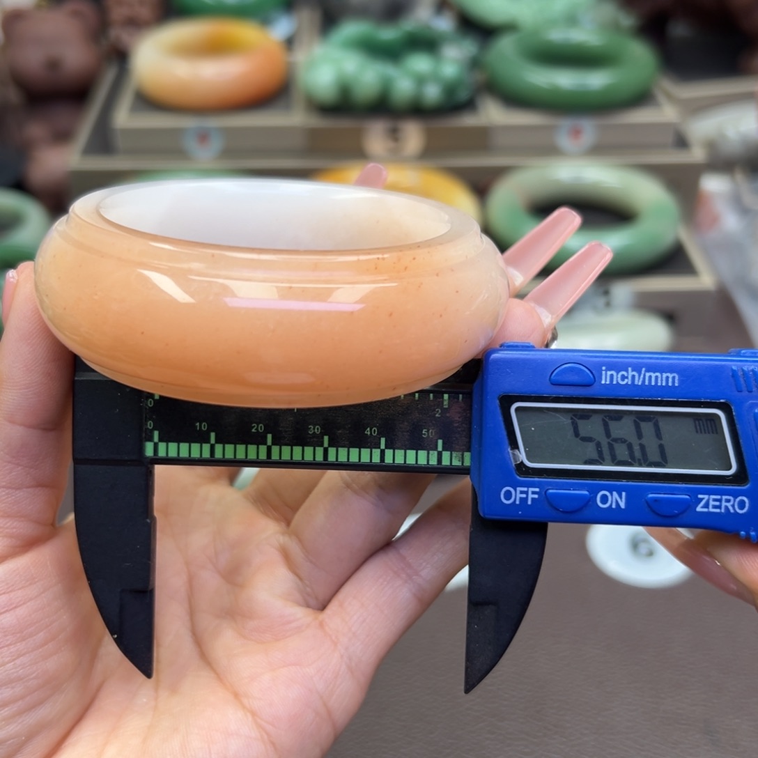 未镶嵌手镯石英岩玉