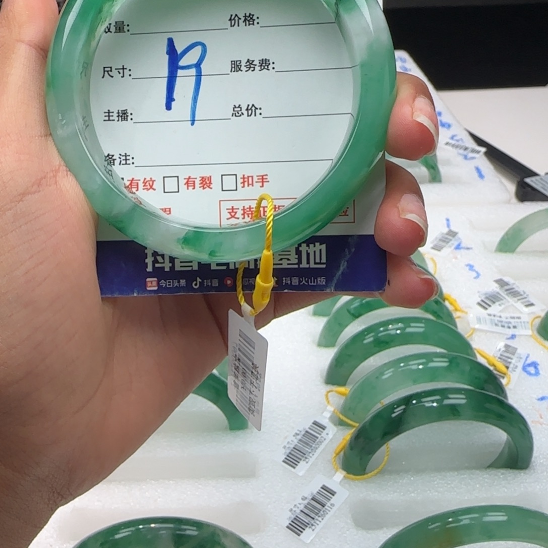 甜***宝石英质玉未镶嵌58