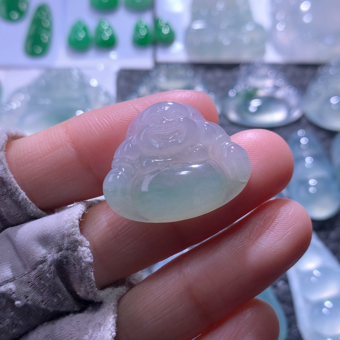 翡翠未镶嵌颈饰佛