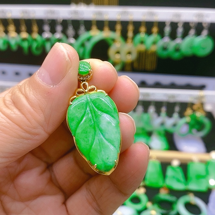 翡翠吊坠(不含链)18K金镶嵌吊坠