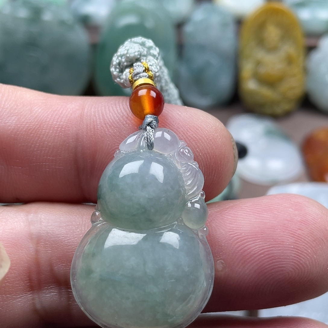 翡翠未镶嵌颈饰葫芦