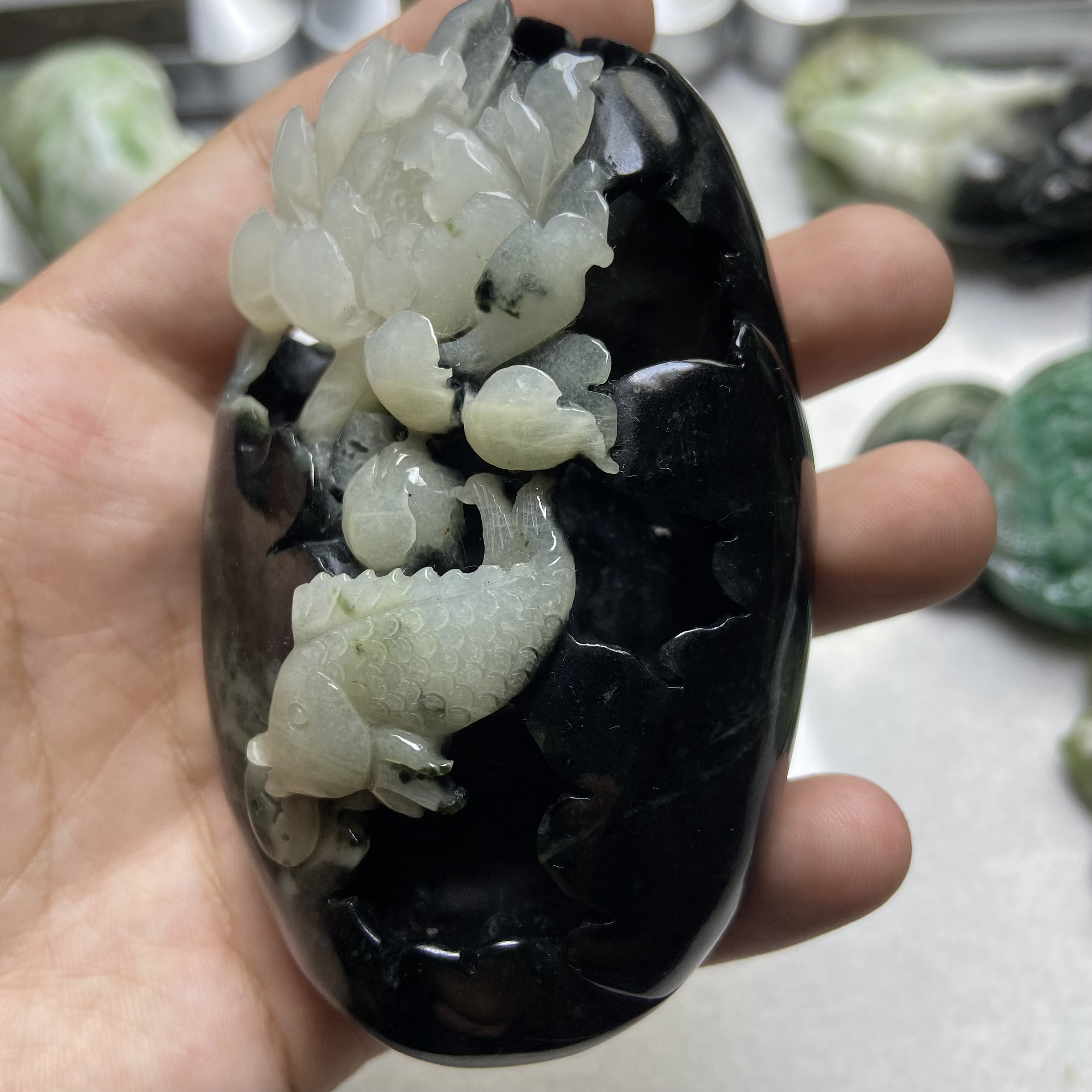 独山玉镂空设计如鱼得水