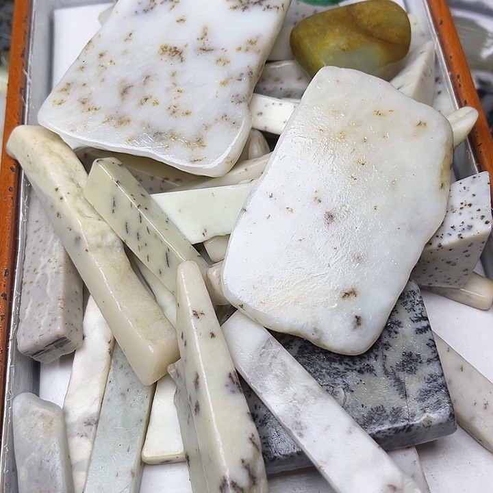 未镶嵌手镯和田玉桃***?