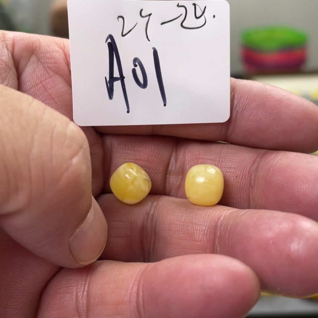 未镶嵌琥珀手链A****_多样性发，发其中一件