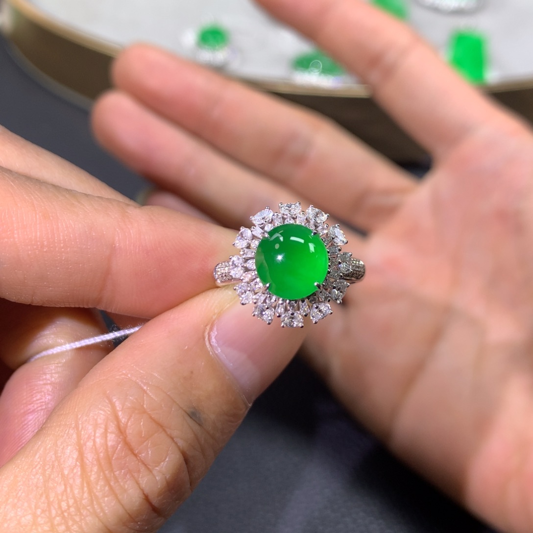 翡翠戒指18K金镶嵌翡翠