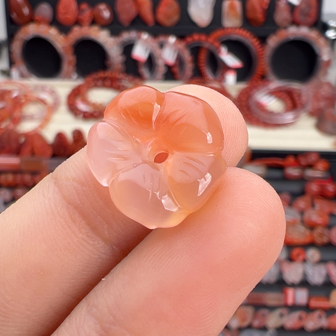 南红玛瑙未镶嵌颈饰有钱花