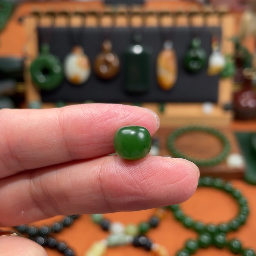 斋****和田玉未镶嵌颈饰