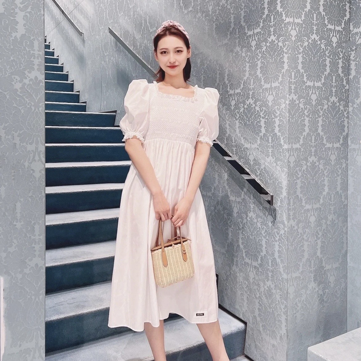 未使用 MIU MIU/缪缪 D500836/白色泡泡袖露背系带连衣裙/40码