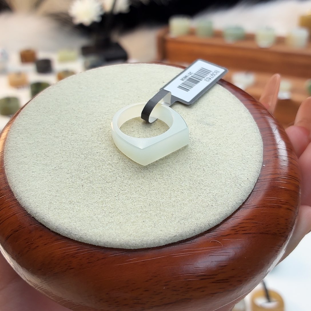 和田玉未镶嵌戒指俄白窄马鞍17.18mmj22