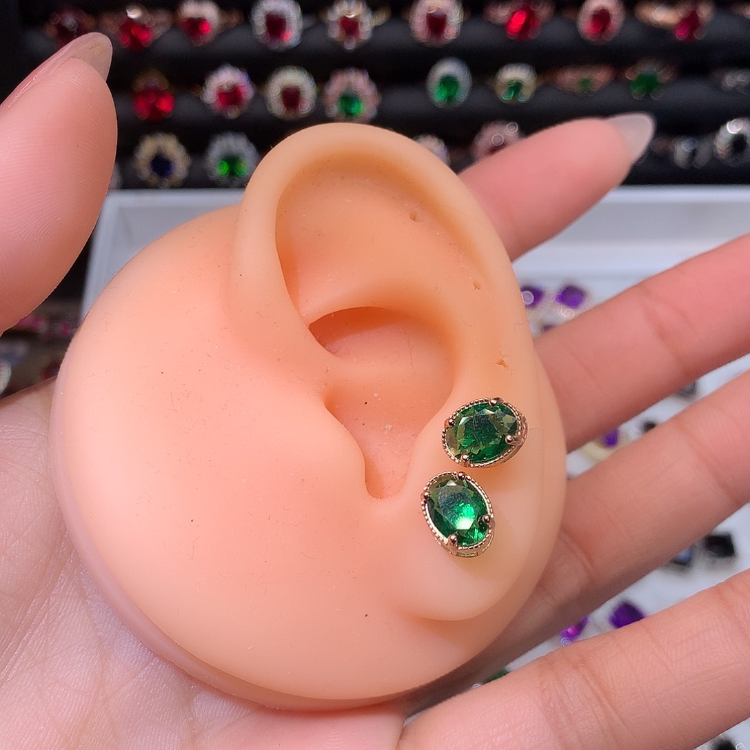 透辉石耳饰银S925镶嵌6.8