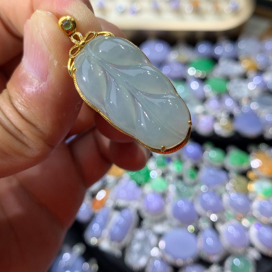 翡翠吊坠(不含链)18K金镶嵌