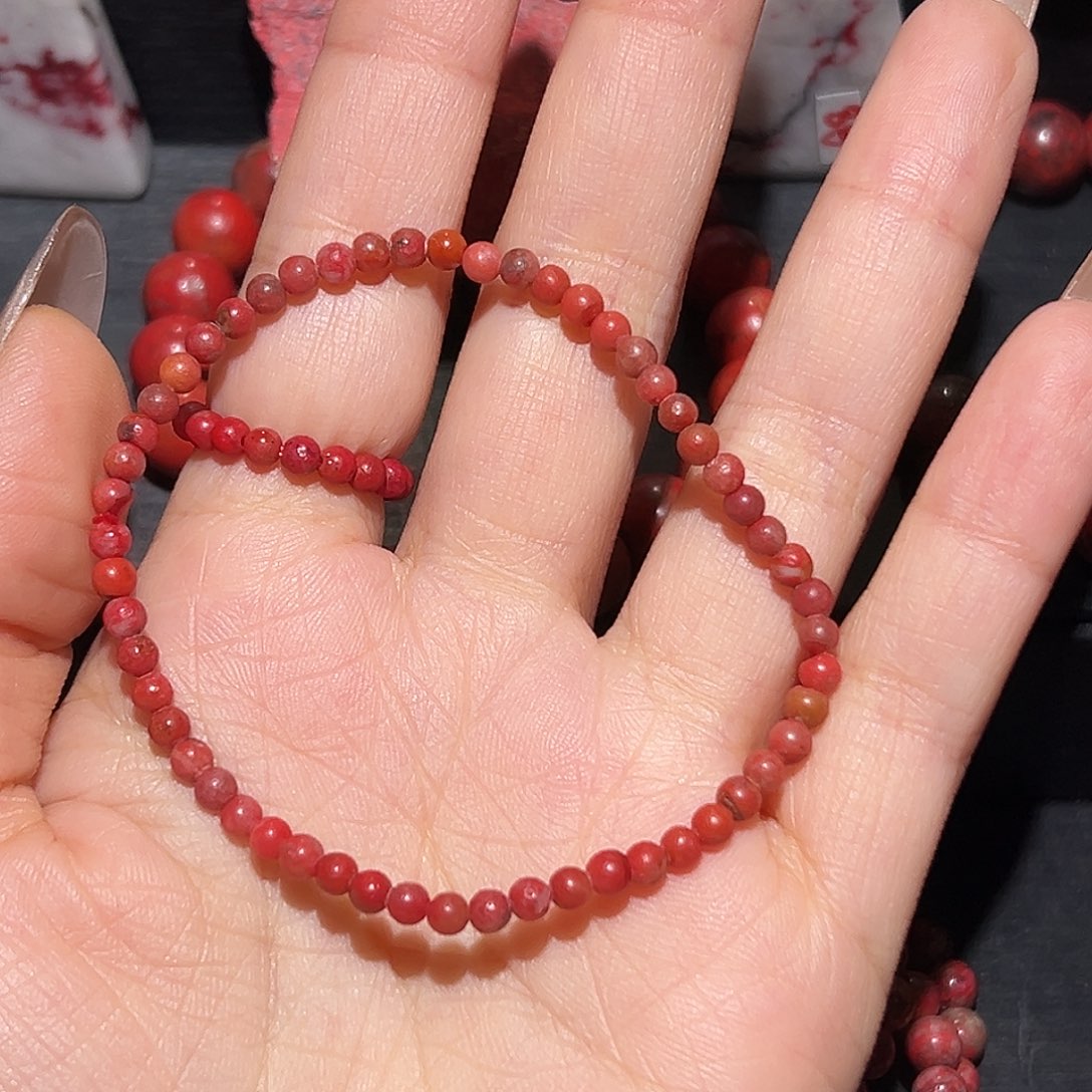 天然辰砂玉化原石3克重，卡3，不退不换