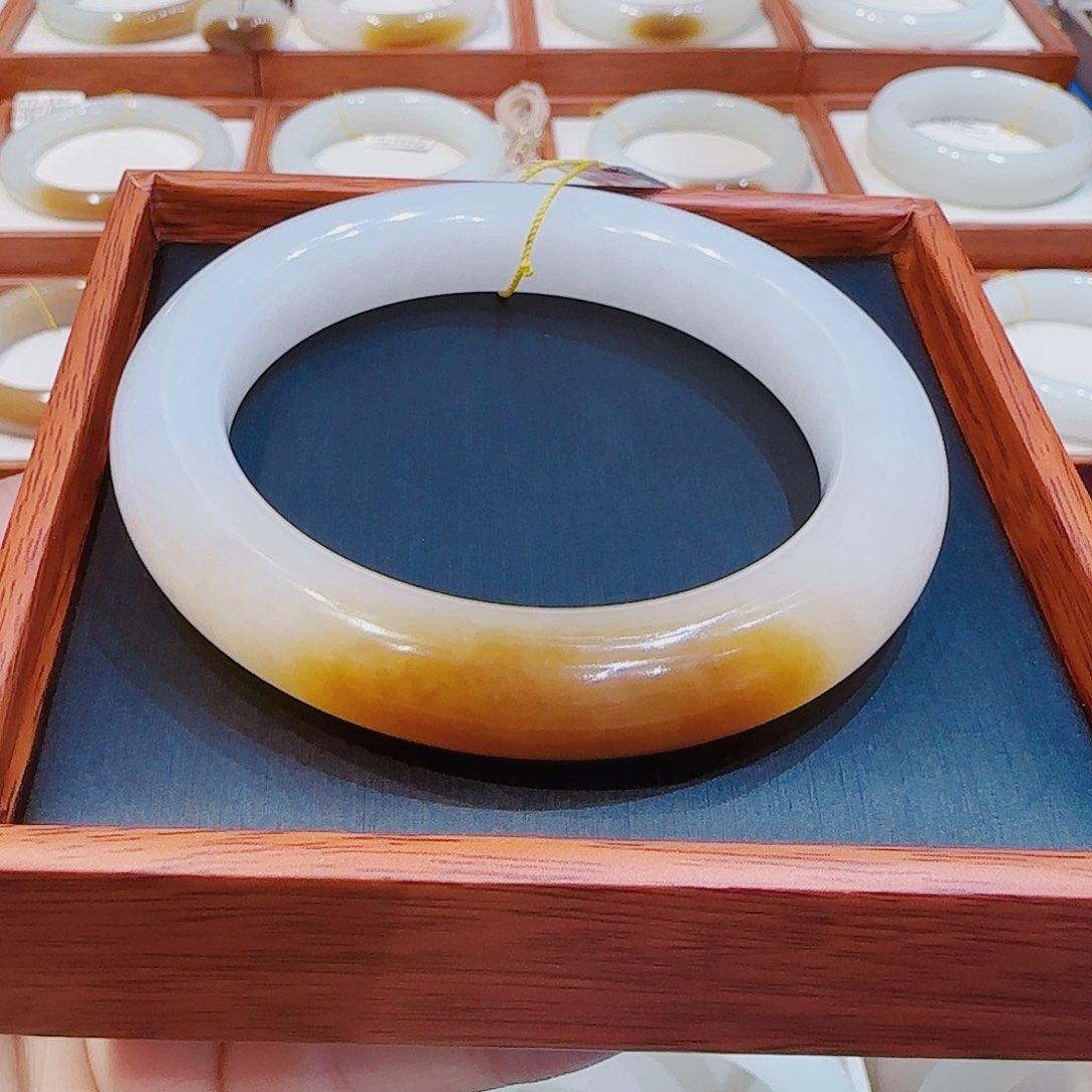 和田玉手镯未镶嵌糖白57