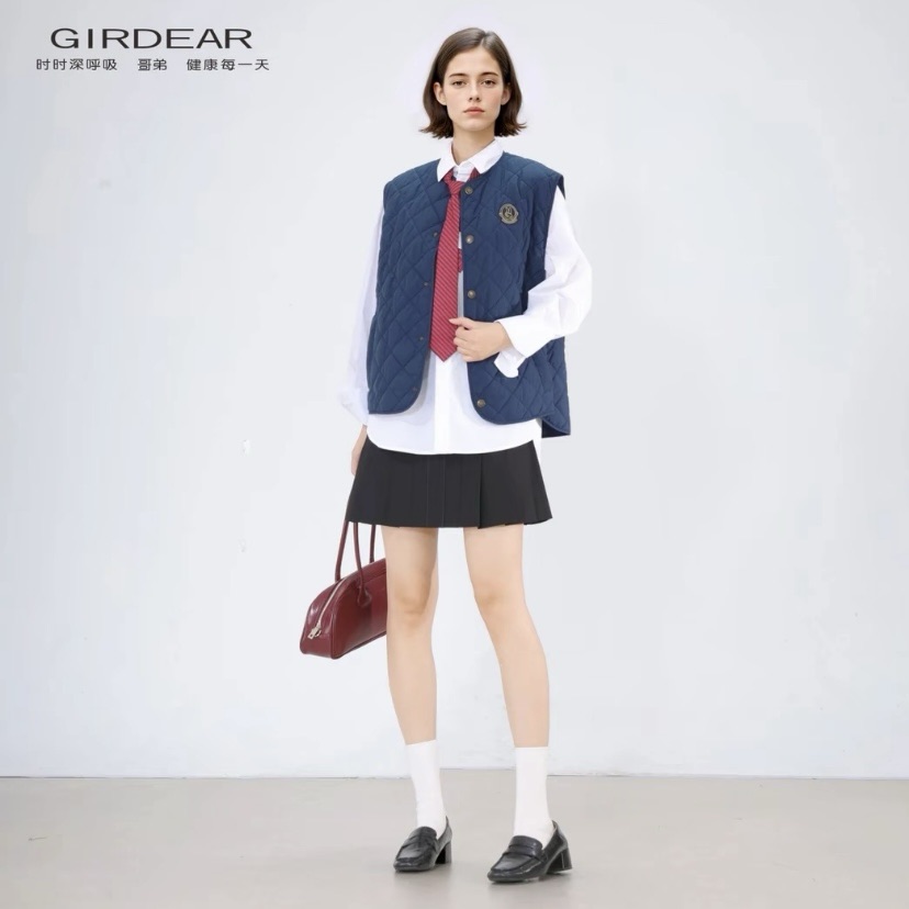 GIRDEAR/哥弟秋季复古经典百搭轻薄纯色单排扣无袖马夹140041