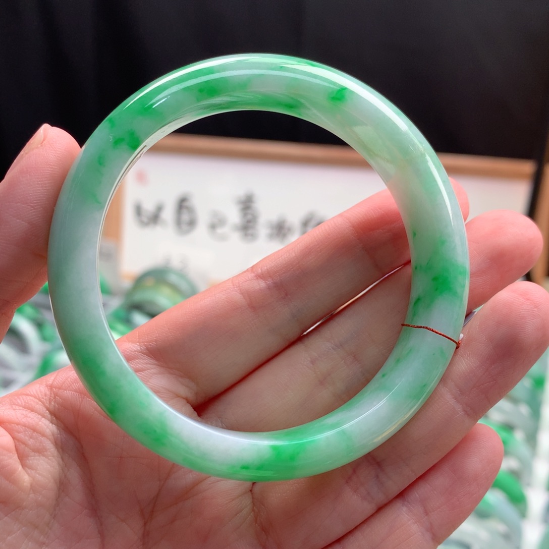 翡翠手镯未镶嵌缅甸