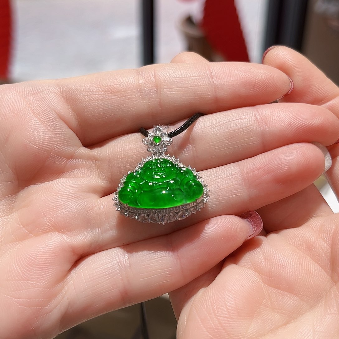 翡翠颈饰18K金镶嵌翡翠吊坠