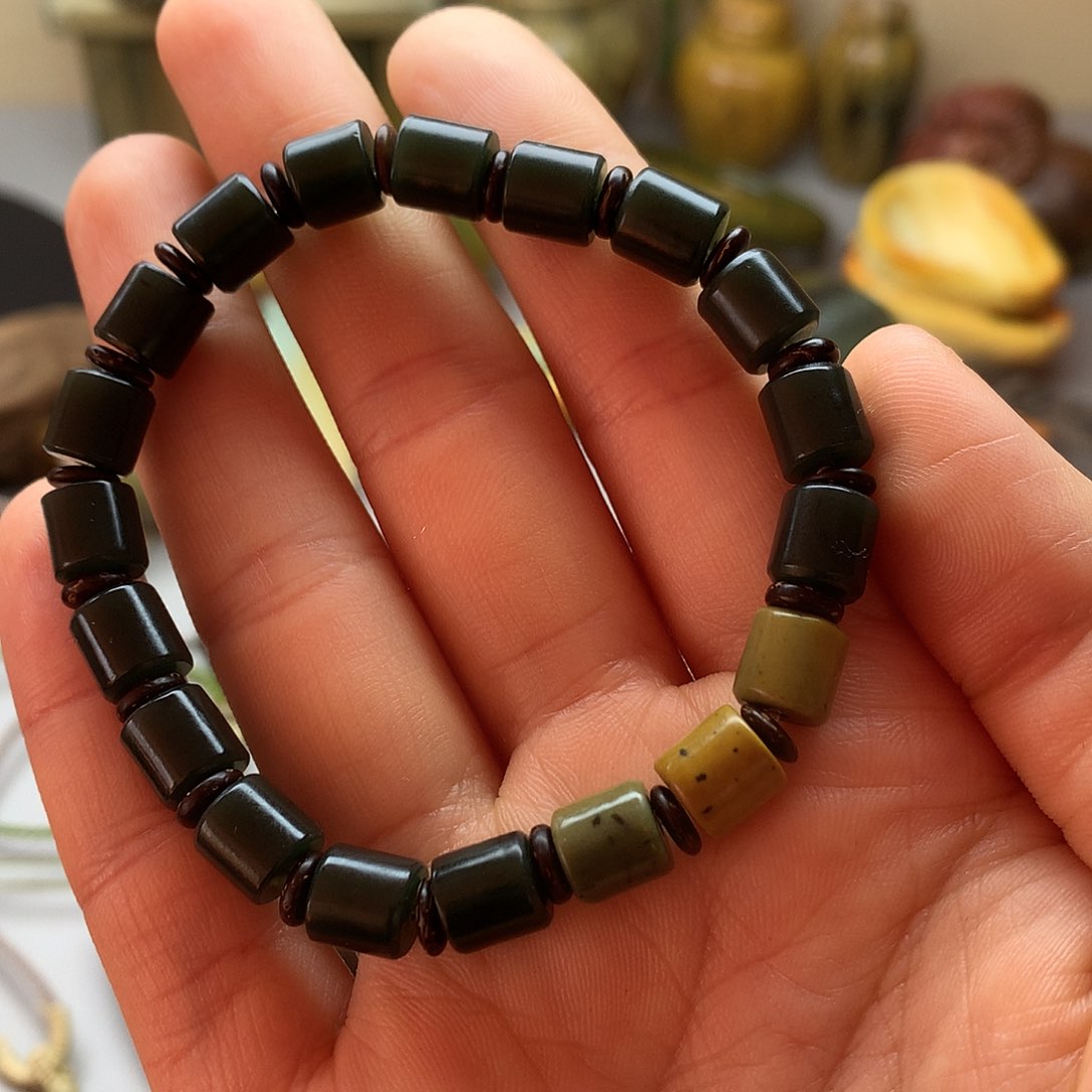 透闪石质玉手串未镶嵌夏