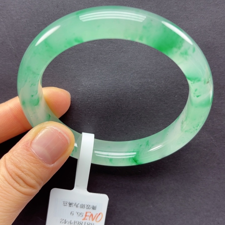 石英质玉未镶嵌手镯